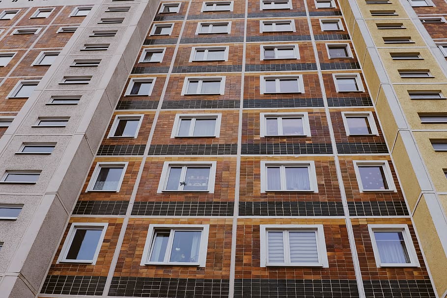 plattenbau bygning, vinduer, Plattenbau, bygning, arkitektur og bybilled, vindue, arkitektur, bygning udvendig, bygget struktur, arkitektur og bygninger, urban scene, lejlighed, facade, udendørs, kontorbygning, fuld ramme, baggrunde, lav vinkel visning, mønster, ingen mennesker, boligområde, i en række, dag, gentagelse, by, glas - materiale, design, kontorbygning udvendig, 4K