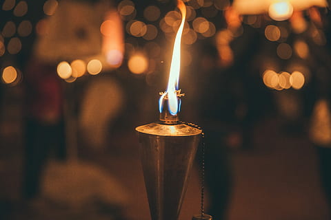selektyvus, sutelkti fotografiją, žibintuvėlis, pilka, nerūdijančio plieno, plieno alyvos lempa, liepsna, deginimas, žibintas, lempa, šviesa, šviečia, žvakė, Ugnis, šilumos - temperatūra, švyti, ugnis - gamtos reiškinys, sutelkti dėmesį į naujas žinias, apšvietimo įranga, nėra žmonių, Iš arti, žvakidės laikiklis, pobūdį, naktis, patalpose, dvasingumas, vaškas, šviesos - gamtos reiškinys, šventė, elektros lemputė, 5K, CC0, Viešasis domenas, nemokamai
