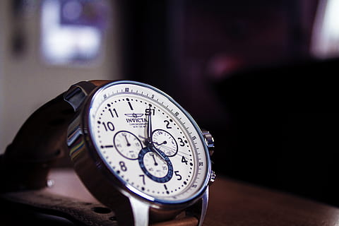 Analogue, blur, close -up, indoor, leather, minute, number, precision, time, timer, watch, wristwatch, close-up, indoors, focus on foreground, no people, clock, single object, accuracy, gauge, still life, antique, table, technology, instrument of time, pocket watch, geometric shape, minute hand, 5K