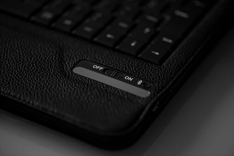 Bluetooth, přepínač, klávesnice, počítač, klávesnice, počítač, komunikace, technologický převod, bezdrátový, síť, lis, počítačová klávesnice, technologie, laptop, jeden objekt, klíč počítače, bezdrátové technologie, spojení, sdělení, počítačové vybavení, počítačovou část, detail, Černá barva, uvnitř, přenosnost, nikdo, selektivní zaměření, stiskněte tlačítko, stálý život, text, elektrické zařízení, kůže, 1080P, CC0, veřejná doména, bez autorských práv