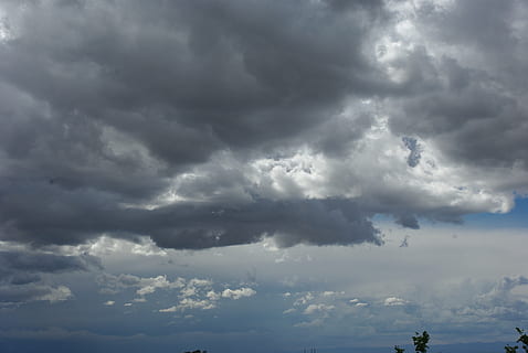 Sturm, Gewitter, Wolken, Regen, Natur, Wetter, wolke - himmel, Blau, Himmel, Hintergründe, Wolkengebilde, bedeckt, Schönheit in der Natur, Szenen - Natur, Dramatischer Himmel, keine Leute, Sturmwolke, draußen, dunkel, Umgebung, Tag, Flachwinkelansicht, bedrohlich, Wind, Meteorologie, 4K, CC0, gemeinfrei, lizenzfrei
