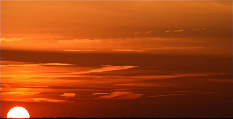 Opgang, sol, himmel, skyer, udendørs, naturskøn, rolig, vejr, meteorologi, cloudscape, miljø, natur, solnedgang, sky - himmel, orange farve, skønhed i naturen, scenics - natur, dramatisk himmel, ingen mennesker, sollys, levende farve, hav, ro, ærefrygt, idyllisk, horisont, vand, lyse, 1080P