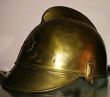 foc, rescat, dispositiu, metall, a l'interior, color daurat, cap gent, primer pla, seguretat, arquitectura, protecció, natura morta, casc, estri de cuina, estil retro, vell, antiguitat, història, tir de l'estudi, el passat, fons blanc, sol objecte, 1080P, CC0, domini públic, lliure de regalies