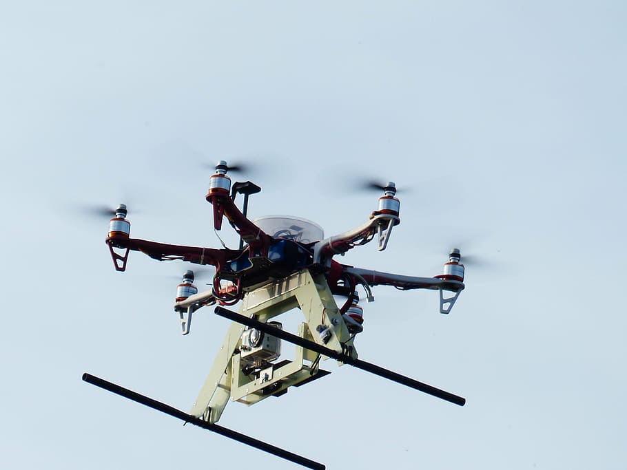 vermell, blanc, avió no tripulat de sis eixos, volant, hexacopter, helicòpter, model, càmera, volar, cel, quadricòpter, quadrotor, plataforma flotant, avions, rotors, hèlix, màquina voladora, flotabilitat, pla del rotor, conduir a vtol flugzeuge, llançament vertical, terra vertical, nouvingut, giroscopis, model d’helicòpter, fotografia aèria, videografia aèria, fotografies aèries, drone, joguines, electrònica, quadcopter, a l'aire, vehicle aeri, moviment, vista d’angle baix, manera de transport, naturalesa, transport, avió, control, dia, tecnologia, cap gent, cel clar, en moviment, a l'aire lliure, seguretat, indústria aeroespacial, 4K