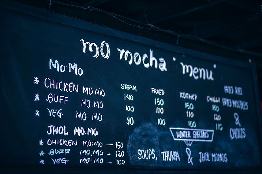 selectiu, focalitzar la fotografia, taula de menú mo mocha, menú, botiga, guix, text, tipografia, pissarra, negocis, nombre, comunicació, comerç, dades, Finances, cap gent, signe, informació, guió occidental, negoci corporatiu, signe d'informació, viatjar, arquitectura, tauler de sortida d'arribada, destinacions de viatge, tecnologia, missatge, 5K