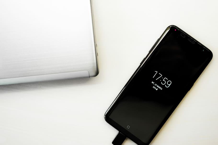 Černá, Samsung Galaxy, s8, lavice, půlnoc, bílý, stůl, telefon, hodiny, čas, počítač, sdělení, technologie, bezdrátové technologie, spojení, chytrý telefon, přenosné informační zařízení, mobilní telefon, uvnitř, laptop, detail, nikdo, přenosnost, obrazovka, Černá barva, kopie prostor, obrazovky přístroje, Internet, digitální tablet, Dotyková obrazovka, klávesnice, zpráva, 5K