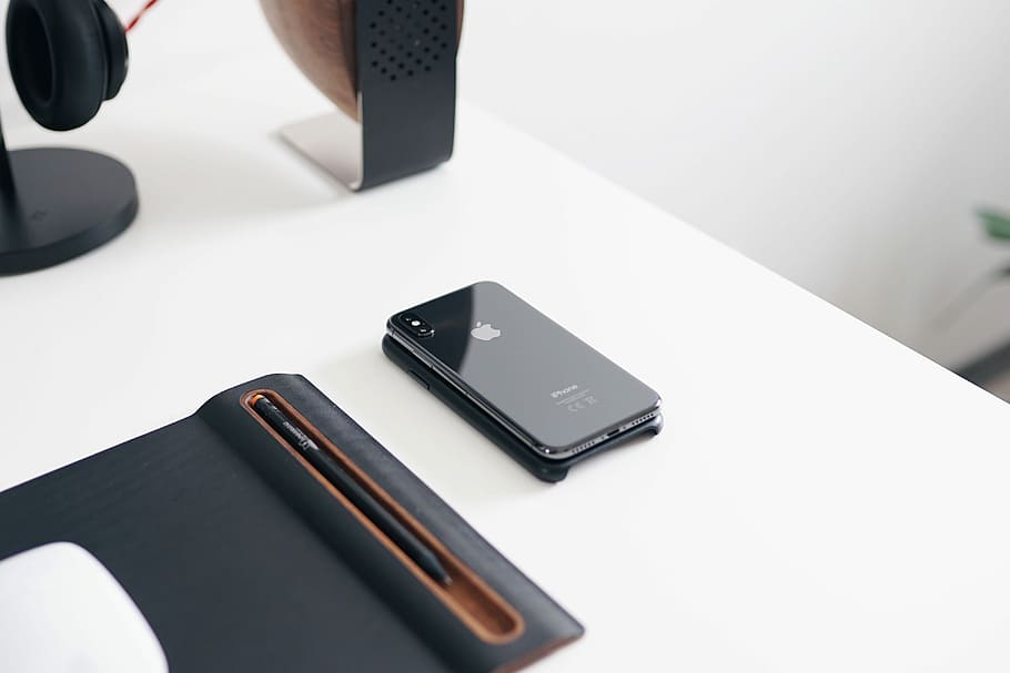 uzay, gri, iphone x, büro, masa üzerinde iphone, düz yatıyordu, iphone, çalışma alanı, konuşmacı, fare, teknoloji, iletişim, kablosuz teknoloji, akıllı telefon, içeriye, iş, bağ, cep telefonu, kapatmak, taşınabilir bilgi cihazı, tablo, Beyaz arkaplan, insansız, telefon, siyah renk, stüdyo çekimi, ofis, kopya alanı, kablosuz telefon, 4K