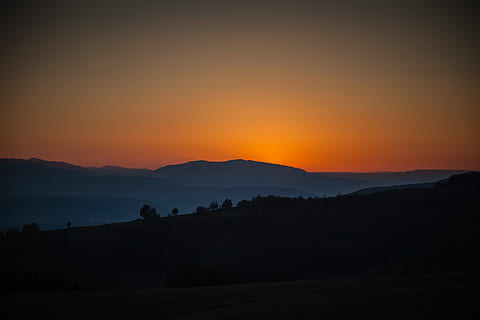 bjerge, gylden, time, landskabsfotografering, bjerg, solnedgang, aften, silhuet, bjergkæde, himmel, skønhed i naturen, scenics - natur, ro, rolig scene, orange farve, miljø, landskab, natur, kopiere plads, jord, idyllisk, ingen mennesker, ikke-urbane scene, dramatisk himmel, udendørs, 5K, CC0, offentligt domæne, royaltyfrie