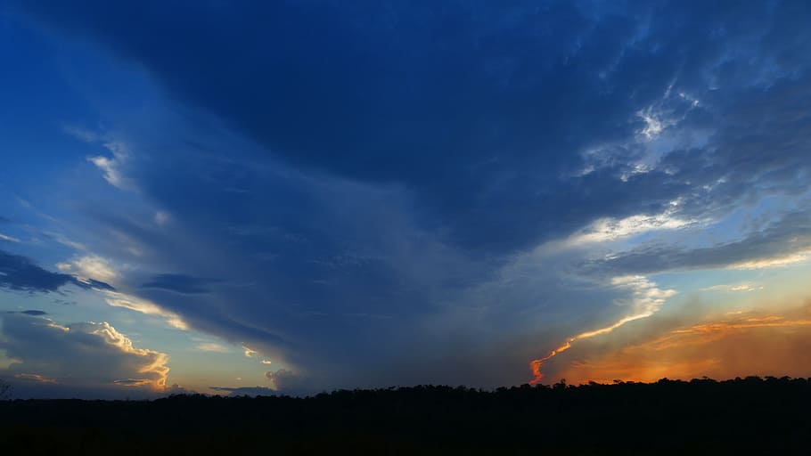 natur, solnedgang, himmel, panoramisk, sol, skumring, Sky, blå, truende, dramatisk, cloudscape, horisont, aften, farverig, sky - himmel, skønhed i naturen, silhuet, scenics - natur, miljø, landskab, rolig scene, ingen mennesker, ro, dramatisk himmel, ikke-urbane scene, udendørs, storm, jord, idyllisk, magt i naturen, 5K