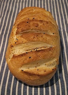 witbrood, krokante, brood, eten en drinken, voedsel, versheid, gebakken, geen mensen, detailopname, stilleven, hoge hoekmening, binnenshuis, klaar om te eten, tafel, bruin, welzijn, gezond eten, zoet eten, recht boven, gestreept, aflaat, eigengemaakt, dieet, verleiding, plaats mat, 2K, CC0, publiek domein, royaltyvrij