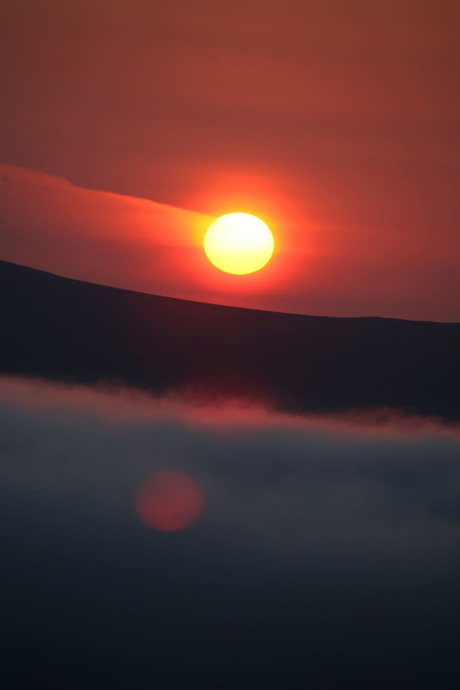 vulcão, por do sol, tarde, montanhas, kamchatka, Península, panorama, natureza, viagem, névoa, turismo, nuvens, os últimos raios, Céu laranja, verão, platô da montanha, espaço aberto, encostas, céu, beleza na natureza, Dom, scenics - natureza, tranquilidade, cor laranja, nuvem - céu, cena tranquila, círculo, ninguém, fenómeno natural, forma geométrica, espaço, idílico, majestoso, céu dramático, astronomia, ao ar livre, eclipse, céu romântico, 1080P
