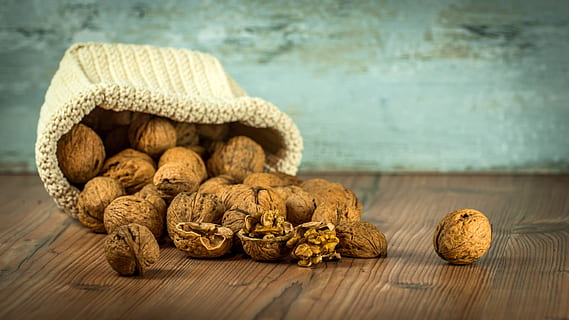 buchet, maro, nuci, depozit, vărsare, sac, masa, natură moartă, fundal, compoziţie, studio, bunăstare, mancare si bautura, alimente, prospeţime, lemn - material, mâncat sănătos, nuca, piuliță - mâncare, a închide, nici o persoana, în interior, grup mare de obiecte, vegetal, ingredient, fruct, grup de obiecte, selectiv, mancare vegetariana, 5K, CC0, domeniu public, fără drepturi de autor
