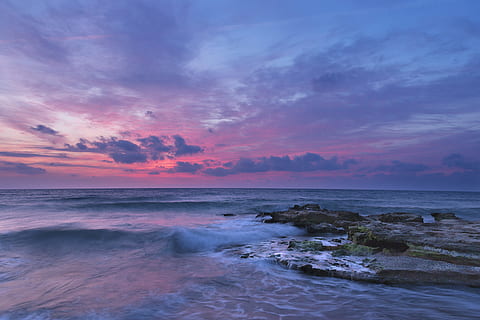 aérien, la photographie, océan, corps, eau, nuageux, ciels, roche grise, formation rocheuse, ciel bleu, nuages ​​blancs, le coucher du soleil, nuage, Roche, ciel, mer, la nature, plage, nuage - ciel, vague, littoral, bleu, paysage, crépuscule, paysages, été, paysage marin, cloudscape, beauté dans la nature, en plein air, horizon au-dessus de l'eau, personne, scène tranquille, climat tropical, lumière du soleil, horizon, Soleil, le sable, tranquillité, paysages - nature, terre, idyllique, mouvement, sport aquatique, couleur orange, 5K, CC0, domaine public, libre de droits