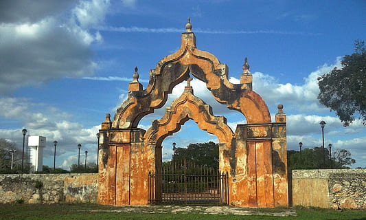 orange, sort, gate arch, blå, himmel, Mexico, skyer, Port, indgang, væg, bue, arkitektur, natur, uden for, gammel, historisk, sky - himmel, bygget struktur, dag, ingen mennesker, bygning udvendig, religion, tro, bygning, spiritualitet, sted for tilbedelse, fortiden, historie, plante, udendørs, sollys, græs, Spir, 4K, CC0, offentligt domæne, royaltyfrie