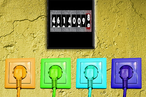 quattro, prese di corrente a colori assortiti, presa di corrente, spina, attuale, metro, energia, design, efficienza, Salvataggio, elettricamente, elettricità, cavo, concezione, costo, prestazione, linea, parete, cavo di alimentazione, linea elettrica, ambiente, cablaggio, ecologia, consumo, salvare, confrontare, comunicazione, testo, caratteristica della parete, cartello, giallo, sceneggiatura occidentale, struttura costruita, architettura, nessuno, colore verde, esterno dell'edificio, informazione, avvicinamento, blu, multicolore, guida, giorno, segno di informazione, lettera maiuscola, 2K, CC0, dominio pubblico, privo di copyright