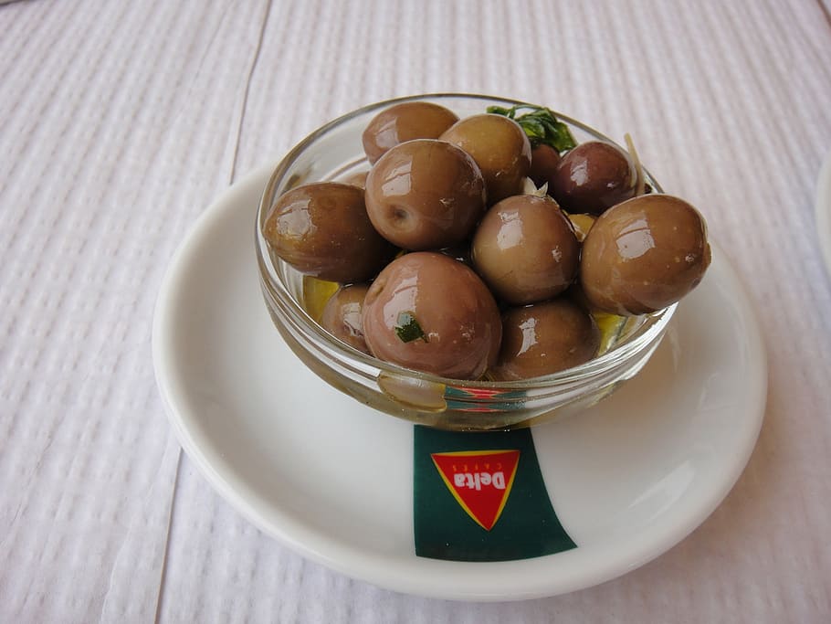 olivy, předkrm, tapas, olivas, jídlo, jídlo a pití, svěžest, stůl, uvnitř, detail, připraven jíst, stálý život, vysoký úhel pohledu, nikdo, Zdravé stravování, miska, požitek, blahobyt, sladké jídlo, velikost porce, zaměřit se na popředí, sladký, deska, text, pokušení, Svačina, 2K