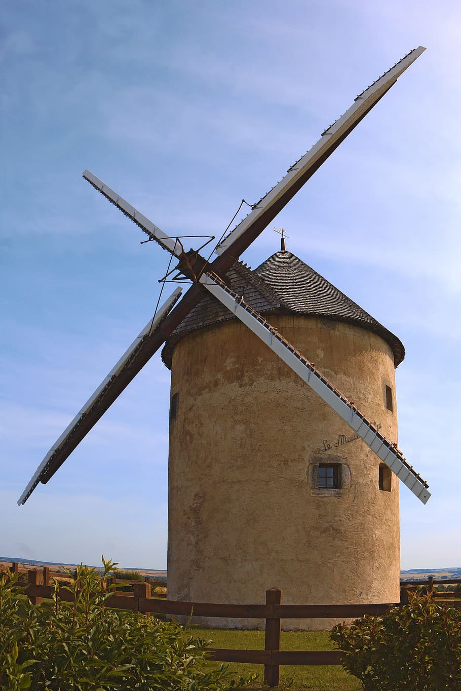 farina, molí de vent, vell, gra, molí, arquitectura, pierre, energia, mòlta, meunier, aire, energia eòlica, aerogenerador, energia alternativa, conservació del medi ambient, energia renovable, cel, generació de combustible i energia, turbina, molí de vent tradicional, naturalesa, camp, medi ambient, planta, estructura construïda, terra, núvol - cel, escena rural, dia, cap gent, fulla, a l'aire lliure, 5K