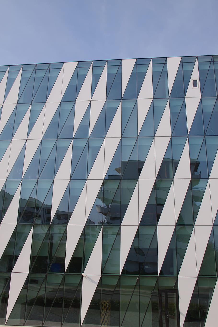 vidre, patró, rectangles, duplicació, spejlflade, casa de vidre, arquitectura, estructura construïda, exterior de l'edifici, vista d’angle baix, oficina, edifici, cap gent, exterior d’edifici d’oficines, vidre - material, modern, ciutat, cel, dia, reflexió, forma geomètrica, disseny, naturalesa, a l'aire lliure, gratacels, 4K