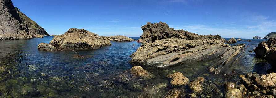 Ozean, Transparenz, Natur, Rock, Rock - Objekt, solide, Wasser, Meer, Land, Himmel, Szenen - Natur, keine Leute, Strand, Felsformation, Umgebung, Schönheit in der Natur, Ruhe, Tag, draußen, Küste, ruhige Szene, felsige Küste, 8K, CC0, gemeinfrei, lizenzfrei