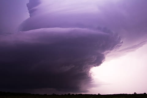 super cellule, nuit, lp-super cell, nuage orageux, un courant ascendant tournant, une cellule d'orage, clignote, cumulonimbus, chasse à l'orage, météorologie, orage, nuage - ciel, ciel, ciel dramatique, beauté dans la nature, nuage d'orage, pouvoir dans la nature, Puissance, la nature, environnement, panneau d'avertissement, cloudscape, de mauvais augure, admiration, violet, signe, personne, paysage, en plein air, conditions météorologiques extrêmes, foncé, vent, 4K, CC0, domaine public, libre de droits