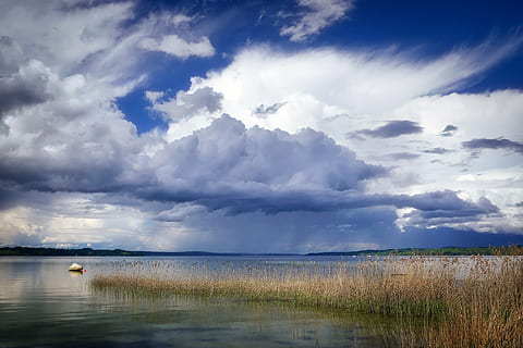 cloudformace, mraky, svítání, soumrak, tráva, jezero, krajina, Příroda, venku, klidný, odraz, řeka, scénický, stopa, nebe, letní, západ slunce, cestovat, voda, plavidlo, mrak - nebe, modrý, scén, scenics - příroda, krása v přírodě, klid, klidné scény, den, nikdo, životní prostředí, mimoměstské scény, rostlina, laguna, marram trávy, 4K, CC0, veřejná doména, bez autorských práv