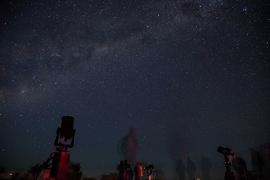 hvězdnou noc, Černá, dalekohledy, noc, hvězda, nebe, světlo, noční obloha, mléčná dráha, galaxie, dalekohled, astronomie, silueta, osoba, obrovské, rozloha, prostor, velkolepé, hvězda - prostor, hvězdné pole, scenics - příroda, Příroda, krása v přírodě, Věda, architektura, nikdo, souhvězdí, stavba, nekonečno, exteriér budovy, nízký úhel pohledu, prostor a astronomie, 5K