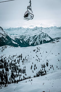 Foto, grå, svævebane, glide, sne stol, træ, bjerg, stå på ski, ski, sne, kold temperatur, vinter, skønhed i naturen, scenics - natur, snedækket bjerg, bjergkæde, vintersport, sport, dag, transportmidler, Midt i luften, eventyr, fritidsaktivitet, natur, ferie, ikke-urbane scene, udendørs, skisportssted, 2K, CC0, offentligt domæne, royaltyfrie