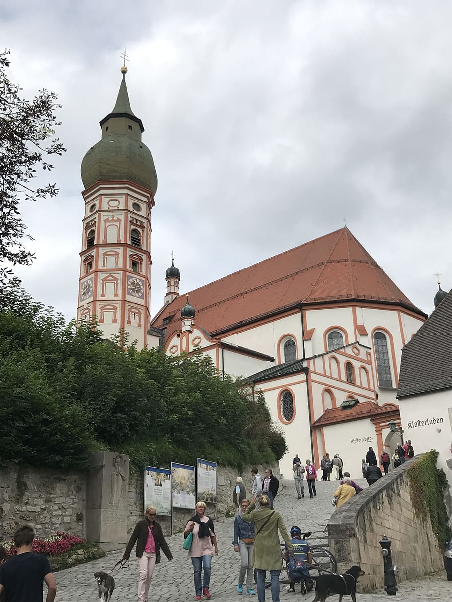 monestir, monestir andechs, andechs, monjos, Església, baviera, cervesa, cervesera, llúpols, exterior de l'edifici, arquitectura, estructura construïda, edifici, cel, torre, grup de persones, ciutat, arbre, núvol - cel, naturalesa, persones reals, espiritualitat, lloc de culte, gran grup de persones, dia, religió, creença, a l'aire lliure, 4K