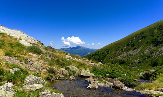 Munte, sursă, natură, peisaj, Ariège, pond artax, vară, în aer liber, varf de munte, scenics, obiect de rocă, albastru, cer, Europa, scenice - natura, frumusețe în natură, mediu inconjurator, plantă, de munte, o scenă liniștită, apă, liniște, solid, nici o persoana, scenă non-urbană, stâncă, teren, copac, un munte acoperit de zăpadă, 4K, CC0, domeniu public, fără drepturi de autor