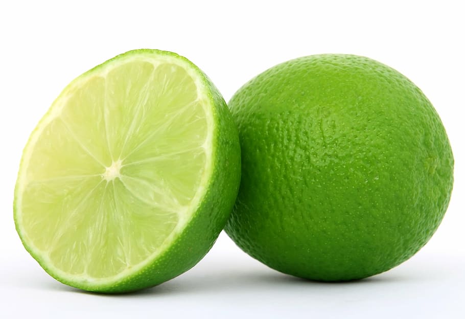 llima verda a rodanxes, fons, amarg, esmorzar, brillant, c, restauració, primer pla, colorit, cuina, cuinar, deliciós, dieta, fer dieta, menjar, fresc, fruita, bo, verd, salut, saludable, ingredient, aïllat, llimona, la vida, Lima, macro, natural, nutrients, nutrició, acabar, pela, refrescant, restaurant, amanida, estacional, diversos, àcid, encara, estiu, dolç, saborós, tropical, verdures, vitamines, blanc, color verd, fons blanc, menjar i beguda, cítrics, frescor, tall, alimentació saludable, tallar, tir de l'estudi, benestar, cap gent, madur, sucós, estil de vida saludable, orgànic, antioxidant, berenar, taronja, 2K