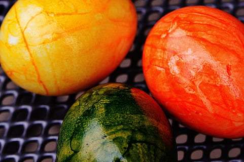 Paști, oua de Paste, colorat, Paste Fericit, ou, culoare, mancare si bautura, alimente, mâncat sănătos, bunăstare, prospeţime, fruct, a închide, natură moartă, culoare portocalie, nici o persoana, vegetal, în interior, să se concentreze asupra primelor elemente, vedere în unghi mare, grup de obiecte, fruct citric, grup mediu de obiecte, zi, roșu, portocale, copt, mancare vegetariana, 5K, CC0, domeniu public, fără drepturi de autor
