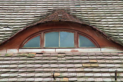 vindue, hurtig, fliser, ventilator, taget af, rund, gammel, arkitektur, bygget struktur, bygning udvendig, ingen mennesker, dag, lav vinkel visning, bygning, mursten, murstens væg, væg, mønster, udendørs, træ - materiale, murbygningsfunktion, bue, afspejling, tag, Brun, glas - materiale, loft, buet, 5K, CC0, offentligt domæne, royaltyfrie