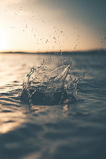 selectiv, focalizare fotografie, stropi de apă, superficial, adâncime, fotografie pe teren, picătură de apă, cădere brusca, ocean, stropi, picăturii, apă, bălăceală, apus de soare, cer, mişcare, mare, natură, nici o persoana, frumusețe în natură, orizontul peste apă, în aer liber, malul mării, orizont, scenice - natura, a închide, val, culoare portocalie, puritate, 2K, CC0, domeniu public, fără drepturi de autor