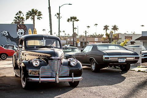nero, Vintage ▾, auto, accanto, Marrone, classico, coupe, chiaro, blu, cielo, giorno, vecchio stile, Cuba, havana, vecchio, in stile retrò, cultura cubana, strada, mezzi di trasporto, macchina vintage, Stati Uniti d'America, obsoleto, auto da collezione, veicolo terrestre, cultura americana, vecchia Avana, scena urbana, antico, all'aperto, veicolo a motore, modo di trasporto, Palma, clima tropicale, albero, pianta, città, architettura, natura, struttura costruita, nessuno, lusso, 4K, CC0, dominio pubblico, privo di copyright