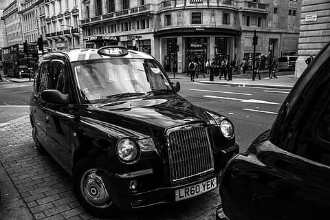 gråtonebilleder, årgang, bil, parkeret, fortov, førerhus, oldtimer, taxa, by, London, england, Storbritanien, gammel, sort og hvid, transportform, land køretøj, transportmidler, arkitektur, bygning udvendig, motor køretøj, gade, bygget struktur, tilfældige mennesker, dag, vintage bil, retro stylet, vej, forlygte, byliv, udendørs, byens gade, 5K, CC0, offentligt domæne, royaltyfrie