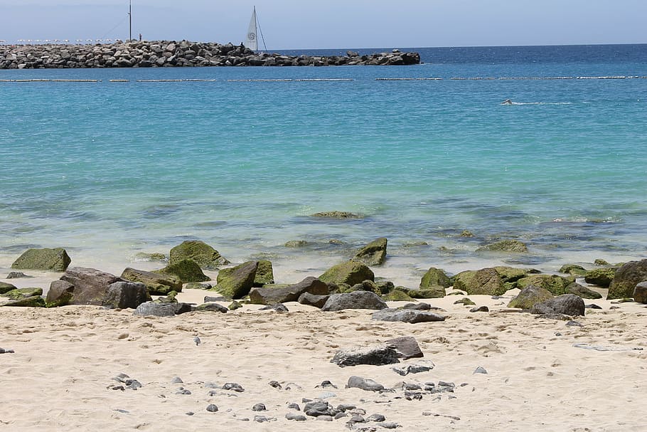 mar, reservat, platja, aigua, terra, cel, rock, rock - object, escenics - natura, sòlid, naturalesa, bellesa a la natura, línia de costa, blau, cap gent, tranquil·litat, destinacions de viatge, escena tranquil·la, horitzó sobre l’aigua, dia, a l'aire lliure, veler, còdols, color turquesa, 4K