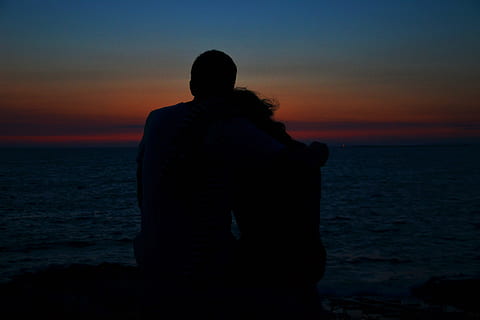 Silhouette, Mann, Frau, golden, Stunde, Sonnenuntergang, Paar, Romantik, Liebhaber, romantisch, Liebe, zusammen, Beziehung, Glück, Emotion, glücklich, Strand, Meer, Himmel, Schatten, dunkel, abendstimmung, Abendhimmel, Nachglühen, untergehende Sonne, Wasser, zwei Menschen, Horizont über Wasser, Männer, Horizont, Erwachsene, Rückansicht, Zusammengehörigkeit, Natur, positive Emotionen, Paar - Beziehung, Menschen, draußen, Blick auf Ansicht, 4K, CC0, gemeinfrei, lizenzfrei