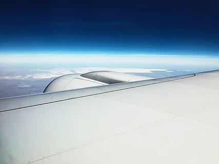 πτέρυγα αεροπλάνου, μπλε, ουρανός, midair, αεροπλάνο, επίπεδο, σύννεφο, πτέρυγα, αεροσκάφος, λευκό, γη, νερό, πέταγμα, αέρας, γαλάζιο, Μεταφορά, ημέρα, φύση, σύννεφο - ουρανό, χωρίς κόσμο, τρόπος μεταφοράσ, αντίγραφο διάστημα, ταξίδι, σε εξωτερικό χώρο, εναέρια θέα, το αεροδρομιο, σκηνικά - φύση, ομορφιά στη φύση, πάνω από, 4K, CC0, δημόσιος τομέαςα, χωρίς δικαιώματαe