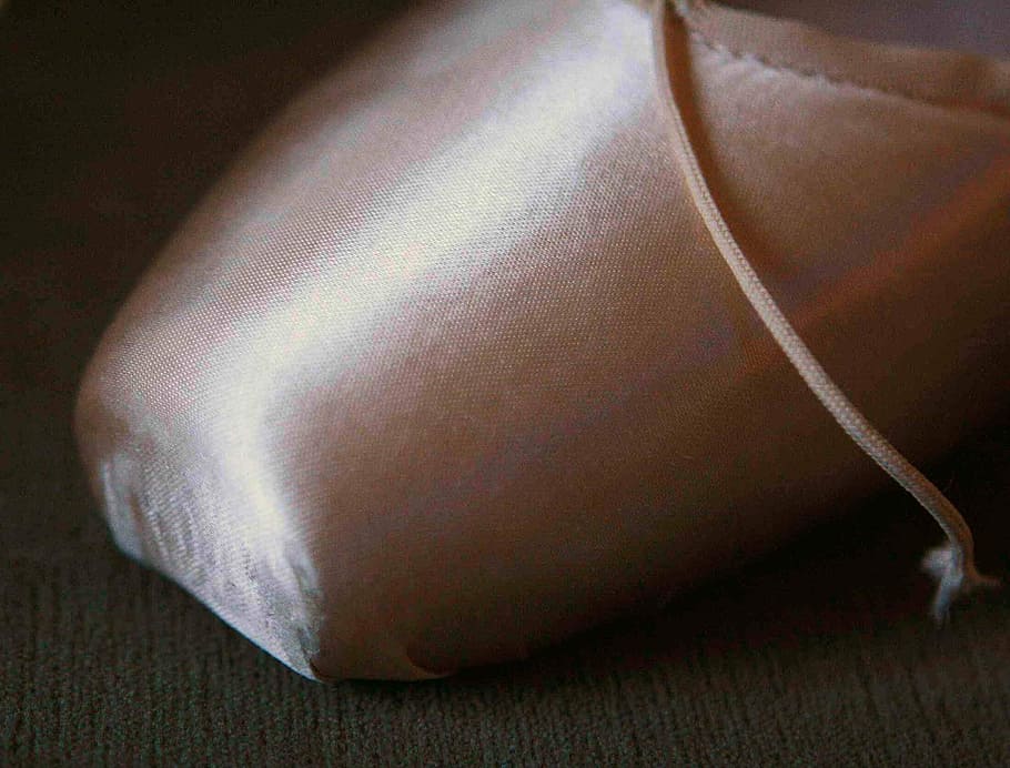 dansa, ballet, pointe, a l'interior, tèxtil, primer pla, cap gent, natura morta, mobles, vista d’angle alt, suavitat, coixí, material, sofà, patró, sol objecte, centrar-se en primer pla, arrugat, senzillesa, roba de llit, acollidor, textura, temes d'animals, 1080P