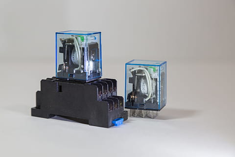 elektronisch, Relais, Technologie, Steuerung, industriell, Schutz, Stromspannung, drinnen, Studioaufnahme, Blau, keine Leute, Gruppe von Objekten, Stillleben, Nahansicht, Verbindung, Variation, Tabelle, Wahl, Container, weißer Hintergrund, kabellose Technologie, Computer, in einer Reihe, Box, digitale Tablette, Luxus, elektrische Ausrüstung, 5K, CC0, gemeinfrei, lizenzfrei