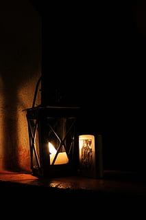 lumière, raison, plus léger, Contexte, formes, figure, terrain, géométrique, nuit, voile, flamme, décoration, lettre, métallique, lampe, illuminé, à l'intérieur, personne, foncé, matériel d'éclairage, espace de copie, brûlant, la nature, nature morte, architecture, vieux, Feu, chambre domestique, lampe électrique, lanterne, embrasé, 4K, CC0, domaine public, libre de droits