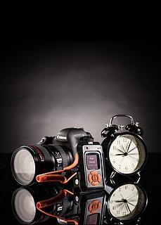 time-lapse fotografering, ved brug af, kamera, udløser, sort, Canon EOS DSLR kamera, klokkealarm, ur, alarm, teknologi, tid, indendørs, stilleben, ingen mennesker, vækkeur, murbygningsfunktion, studio skud, tæt på, kopiere plads, stor gruppe af objekter, nøjagtighed, sort baggrund, kamera - fotografisk udstyr, meddelelse, retro stylet, nat, årgang, digitalt kamera, 5K, CC0, offentligt domæne, royaltyfrie