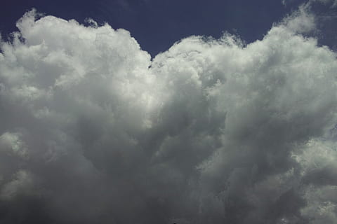 núvol, blau, estiu, núvols, blanc, paisatge, naturalesa, núvols blancs, cel, solar, posta de sol, fons, composició, espai, increïble, fons de pantalla, genial, patró, oxigen, netejar, al matí, resum, llum solar, fresc, atmosfera, ambiental, pau, textura, bonic, dia, llum, aire, a l'aire lliure, temporada, alt, està a l'aire, hivern, tempesta, tardor, horitzontal, primavera, huracà, gris, plujós, pluja, núvol - cel, bellesa a la natura, cloudscape, núvol de tempesta, cap gent, escenics - natura, cel dramàtic, vista d’angle baix, meteorologia, Color blanc, ominós, cel malhumorat, fosc, vent, clima, suavitat, 4K, CC0, domini públic, lliure de regalies