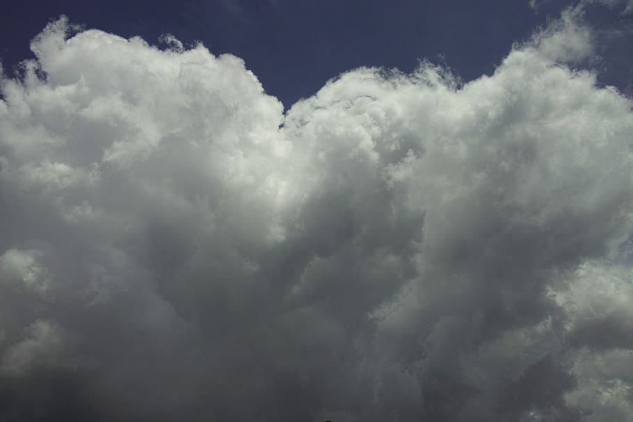 núvol, blau, estiu, núvols, blanc, paisatge, naturalesa, núvols blancs, cel, solar, posta de sol, fons, composició, espai, increïble, fons de pantalla, genial, patró, oxigen, netejar, al matí, resum, llum solar, fresc, atmosfera, ambiental, pau, textura, bonic, dia, llum, aire, a l'aire lliure, temporada, alt, està a l'aire, hivern, tempesta, tardor, horitzontal, primavera, huracà, gris, plujós, pluja, núvol - cel, bellesa a la natura, cloudscape, núvol de tempesta, cap gent, escenics - natura, cel dramàtic, vista d’angle baix, meteorologia, Color blanc, ominós, cel malhumorat, fosc, vent, clima, suavitat, 4K