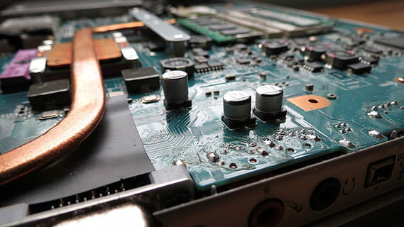 elektronika, obwód, elektronika, obwód, technologia obwodów drukowanych, wysoka technologia, ścieżka przewodząca, ścieżka obwodu, technologia, branża elektroniczna, płytka drukowana, sprzęt elektryczny, kabel, czip komputerowy, sprzęt, kontrola, muzyka, sprzęt audio, żadnych ludzi, Mikser dźwięku, przemysł, zbliżenie, urządzenia do nagrywania dźwięku, kultura i rozrywka artystyczna, wewnątrz, porozumiewanie się, złożoność, pokrętło, płyta główna, selektywne skupienie, mieszanie, element elektryczny, naciśnij przycisk, 1080P, CC0, domena publiczna, darmowe zdjęcia