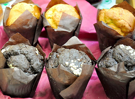 muffin, søde sager, kage, tæt på, ingen mennesker, stilleben, indendørs, mad og drikke, friskhed, detail, multi farvet, lyserød farve, mad, fokus på forgrunden, ædelsten, fuld ramme, stor gruppe af objekter, lilla, solid, til salg, baggrunde, natur, dyrebar perle, 2K, CC0, offentligt domæne, royaltyfrie