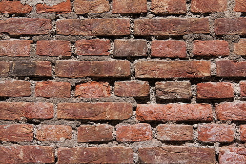 mattone, invecchiamento, architettura, sfondo, modello, rosso, struttura, parete, intemperie, sfondi, fotogramma intero, strutturato, muro di mattoni, struttura costruita, nessuno, avvicinamento, caratteristica della parete, materiale da costruzione, ripetizione, di fila, giorno, preparativi, Marrone, ruvido, ordine, all'aperto, cemento, calcestruzzo, 4K, CC0, dominio pubblico, privo di copyright