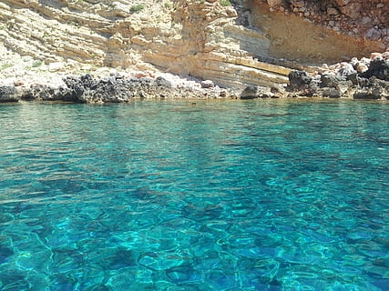 mer, été, eau, Roche, beauté dans la nature, rock - objet, solide, front de mer, journée, tranquillité, paysages - nature, la nature, formation rocheuse, personne, scène tranquille, bleu, couleur turquoise, en plein air, transparent, idyllique, piscine, peu profond, 2K, CC0, domaine public, libre de droits
