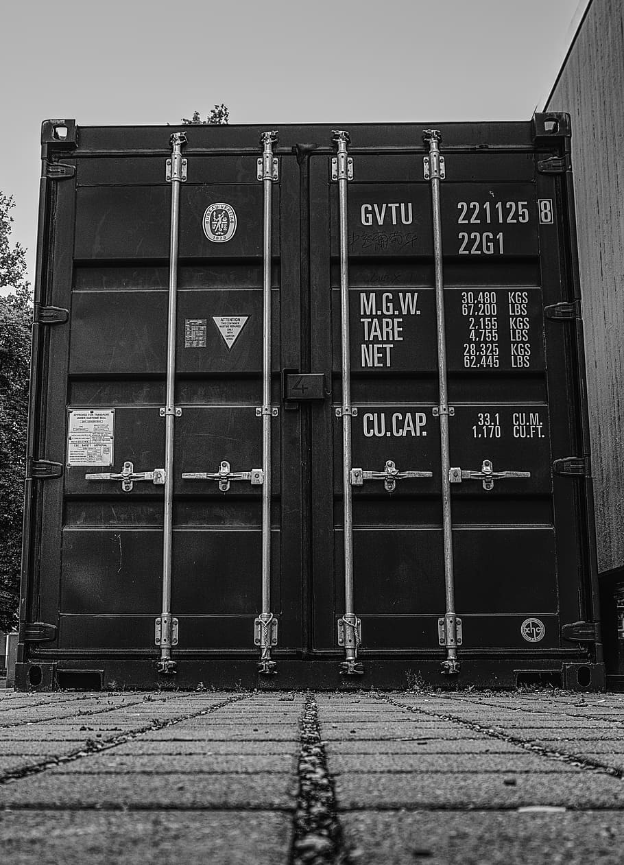Container, Ladung, Geschäft, Baucontainer, Schwarz-Weiss, Wird geladen, Text, Kommunikation, die Architektur, westliche Schrift, gebaute Struktur, keine Leute, Tag, Zeichen, Gebäudehülle, draußen, Natur, Information, Stadt, Straße, Fußweg, nicht-westliche Schrift, Himmel, Holz - Material, Wandbau - Funktion, Skript, 2K