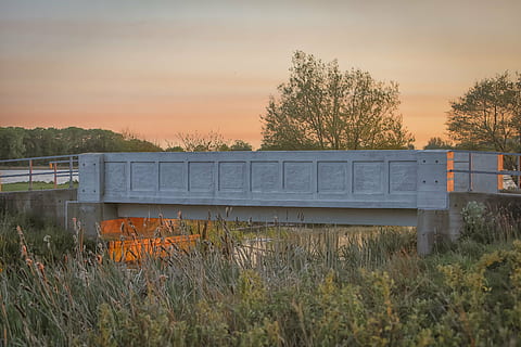tramonto, sera, arancia, cielo, vista, Danimarca, naturale, paesaggio, Viborg, bordo dell'acqua, zone umide, silenzio, primavera, ro, acqua, lago, Søndersø, SIV, ponte, un, ponte perfetto, ita, pianta, natura, albero, erba, nessuno, campo, terra, architettura, struttura costruita, treno, trasporto ferroviario, crescita, treno - veicolo, all'aperto, trasporto pubblico, giorno, bellezza nella natura, mezzi di trasporto, 5K, CC0, dominio pubblico, privo di copyright